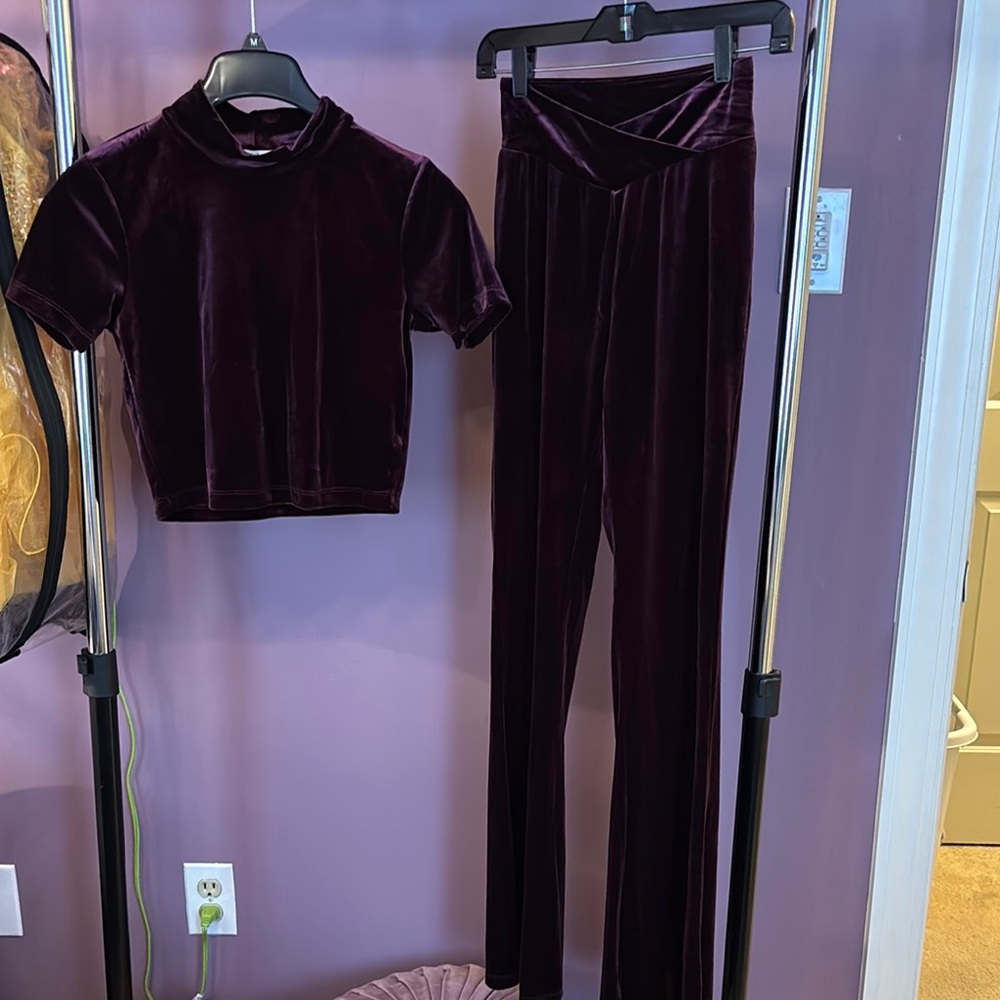 Arizona Jean Company Velvet Set Deep Burgundy